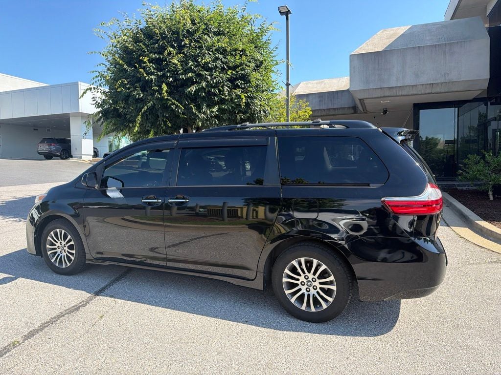 2019 Toyota Sienna XLE 8 Passenger