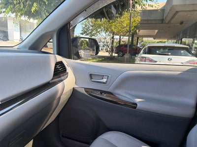 2019 Toyota Sienna XLE 8 Passenger