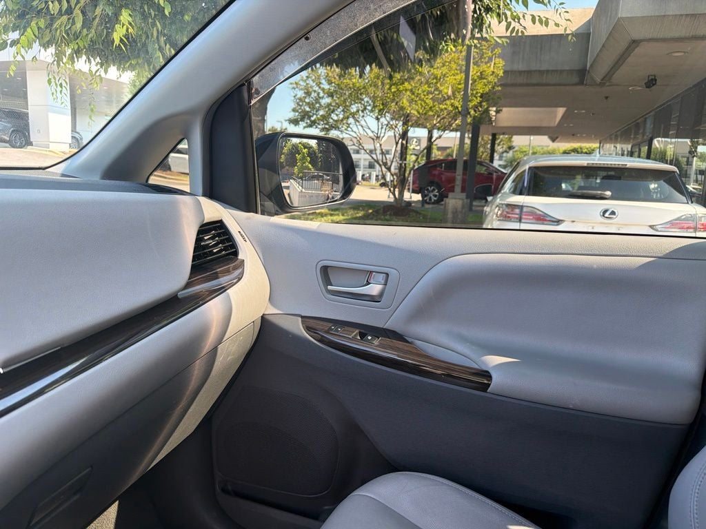 2019 Toyota Sienna XLE 8 Passenger