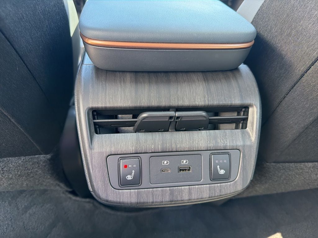 2024 Nissan Ariya PLATINUM+ e-4ORCE / One Owner