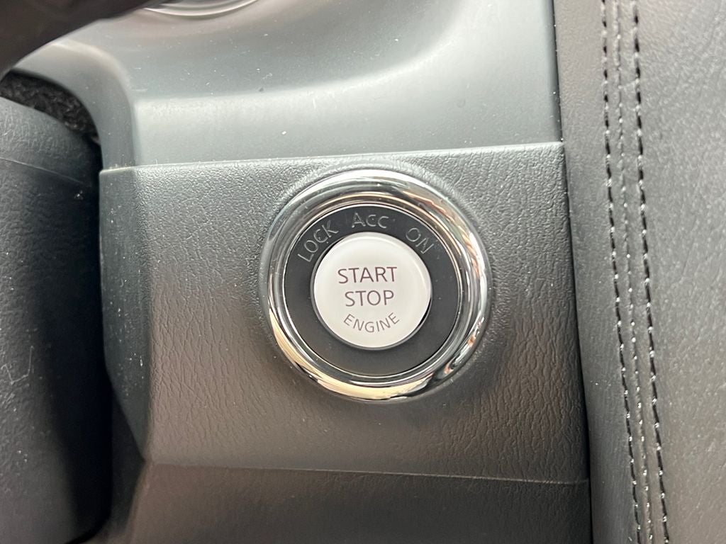 2024 Nissan Armada SL / One Owner / 4WD / Clean Carfax