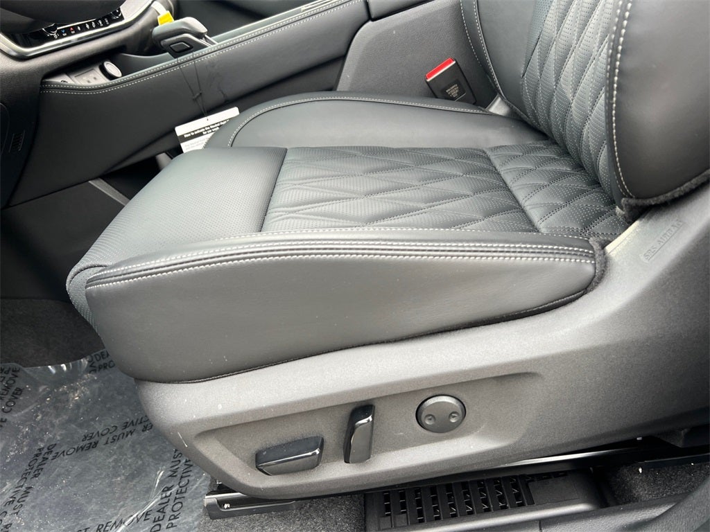 2026 Nissan Rogue Platinum / One Owner / Premium Package / Floormats Package