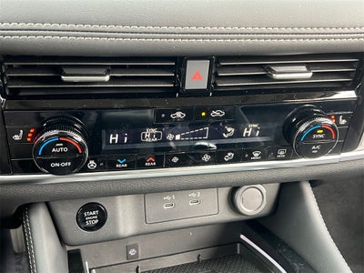 2026 Nissan Rogue Platinum / One Owner / Premium Package / Floormats Package