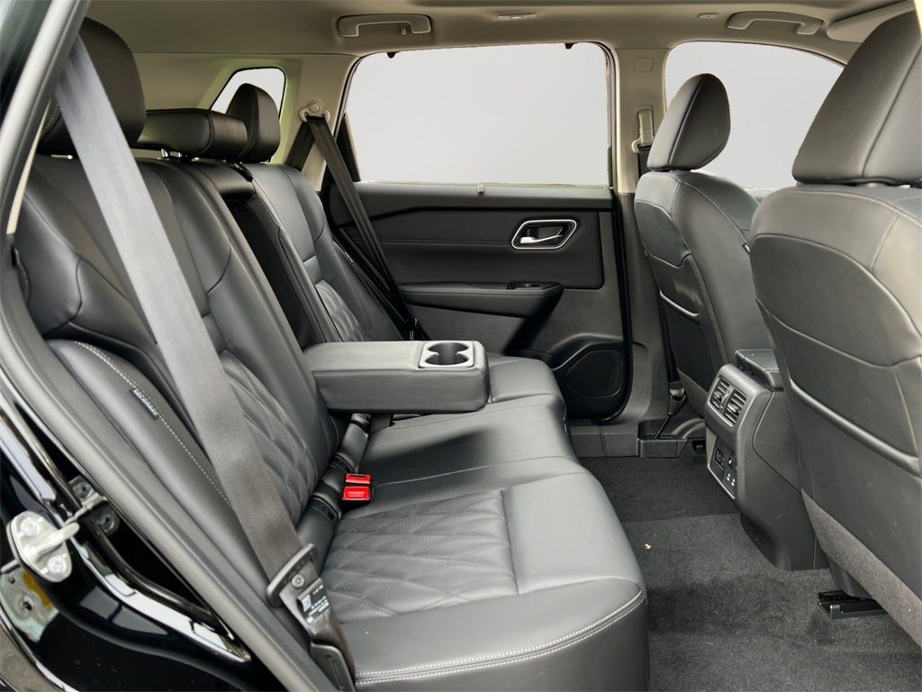 2026 Nissan Rogue Platinum / One Owner / Premium Package / Floormats Package