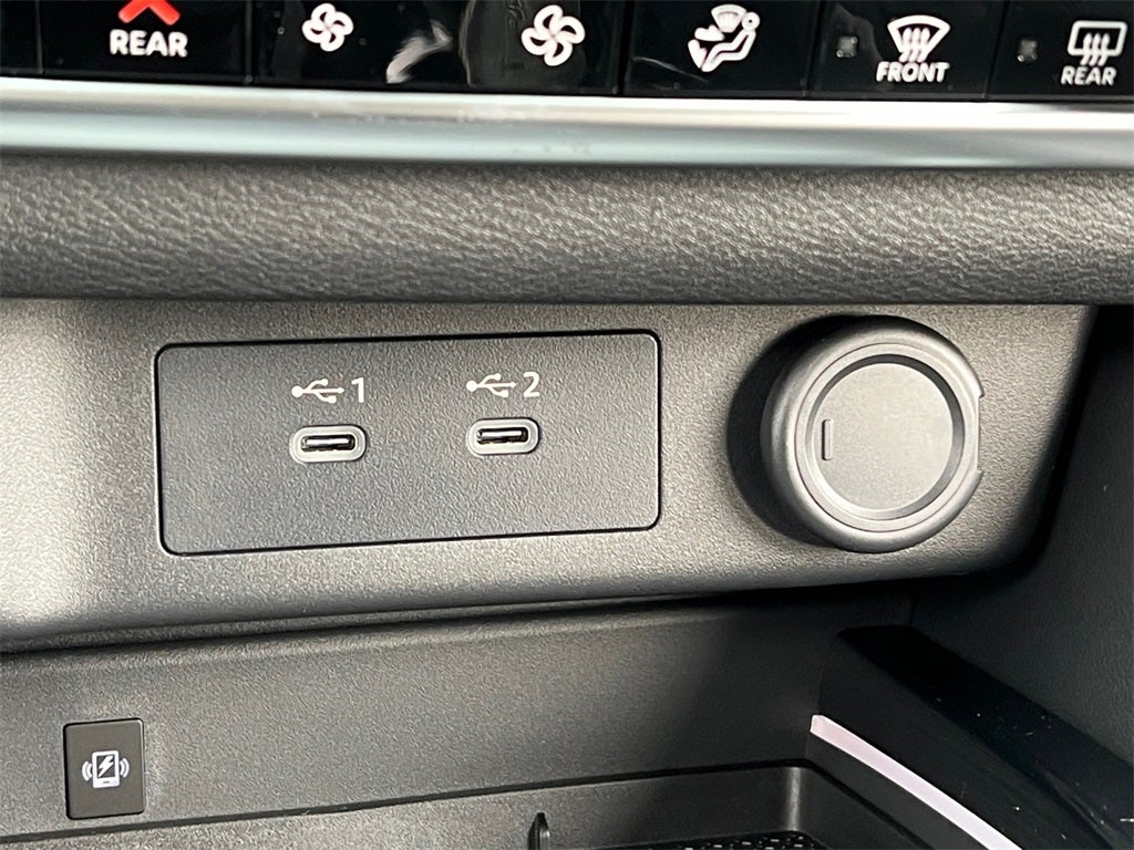 2026 Nissan Rogue Platinum / One Owner / Premium Package / Floormats Package