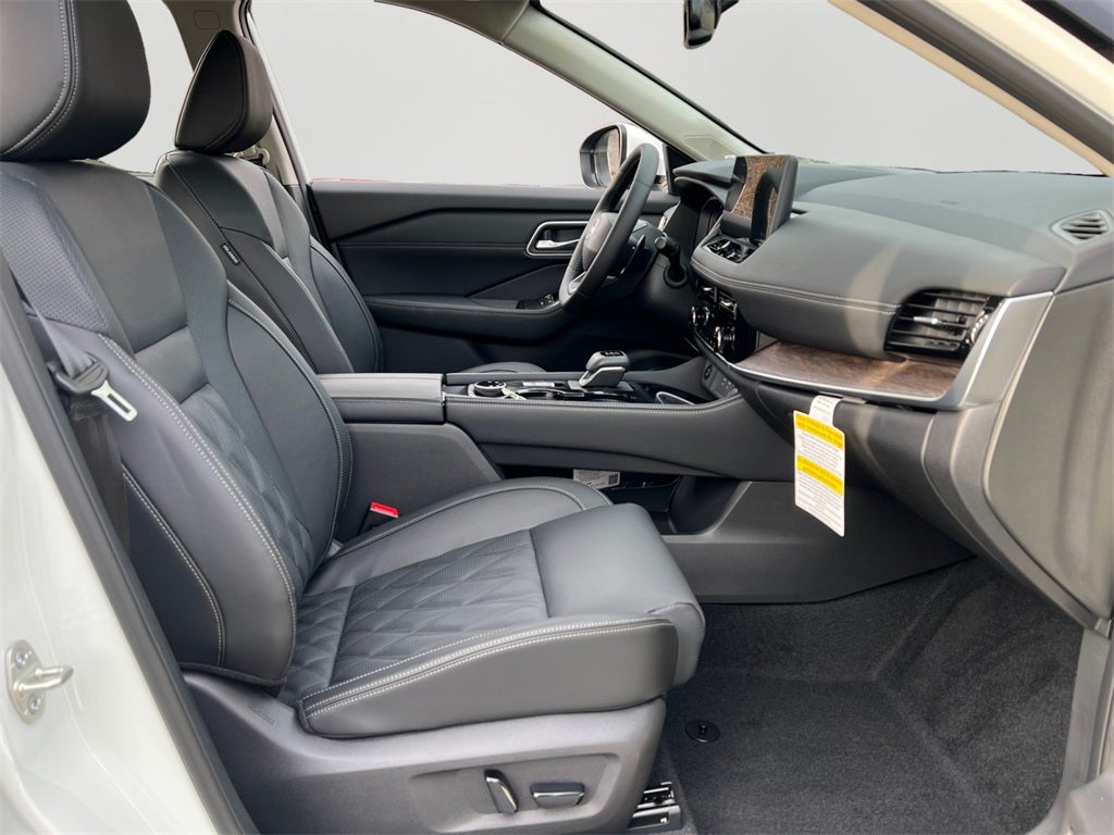 2026 Nissan Rogue Platinum / One Owner / Premium Package / Floormats Package