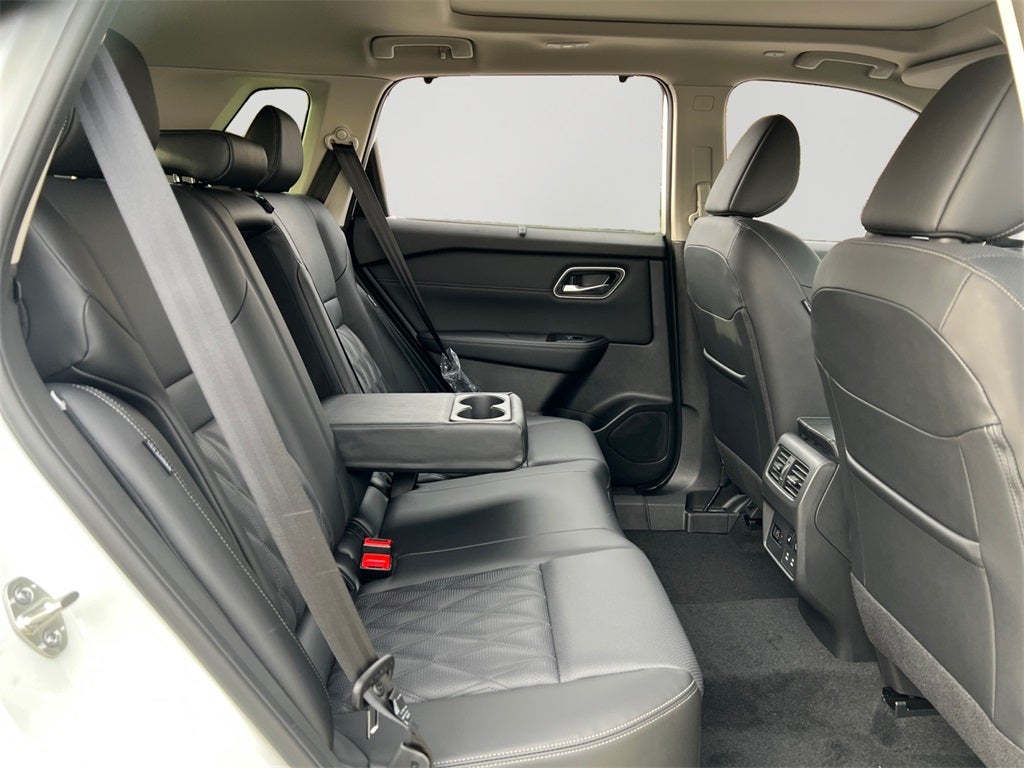 2026 Nissan Rogue Platinum / One Owner / Premium Package / Floormats Package