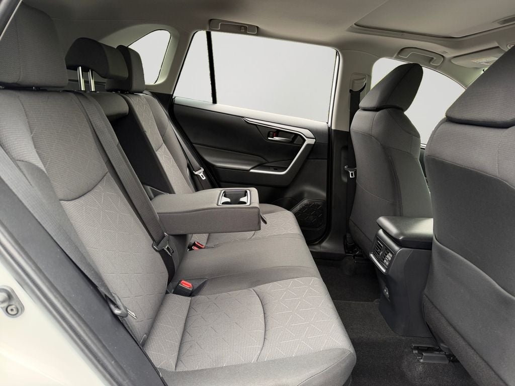 2024 Toyota RAV4 Hybrid XLE / One Owner