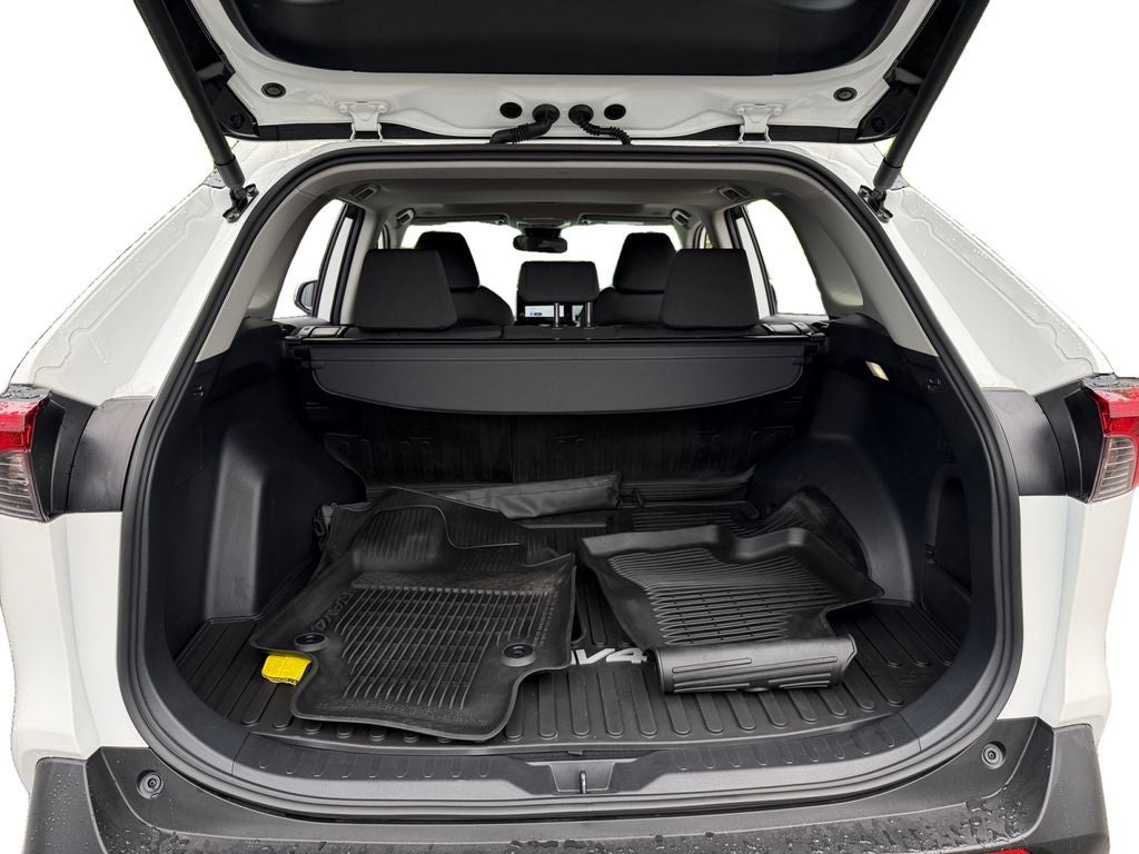 2024 Toyota RAV4 Hybrid XLE / One Owner