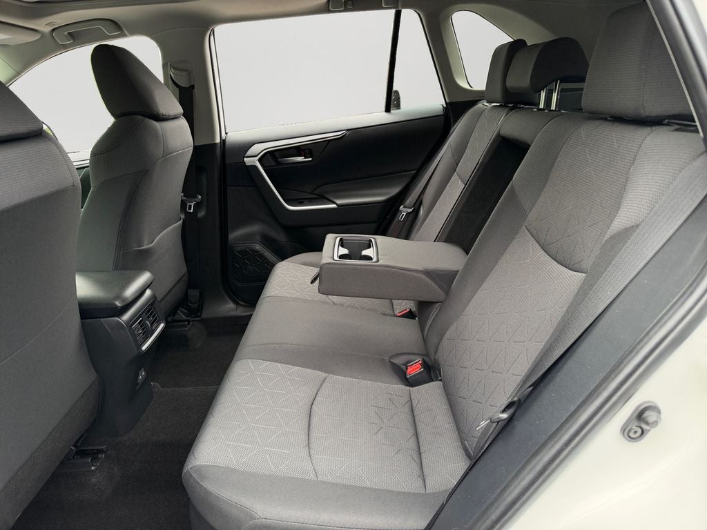 2024 Toyota RAV4 Hybrid XLE / One Owner