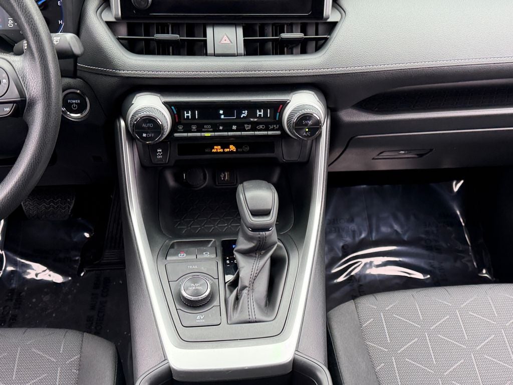 2024 Toyota RAV4 Hybrid XLE / One Owner