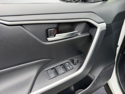 2024 Toyota RAV4 Hybrid XLE / One Owner