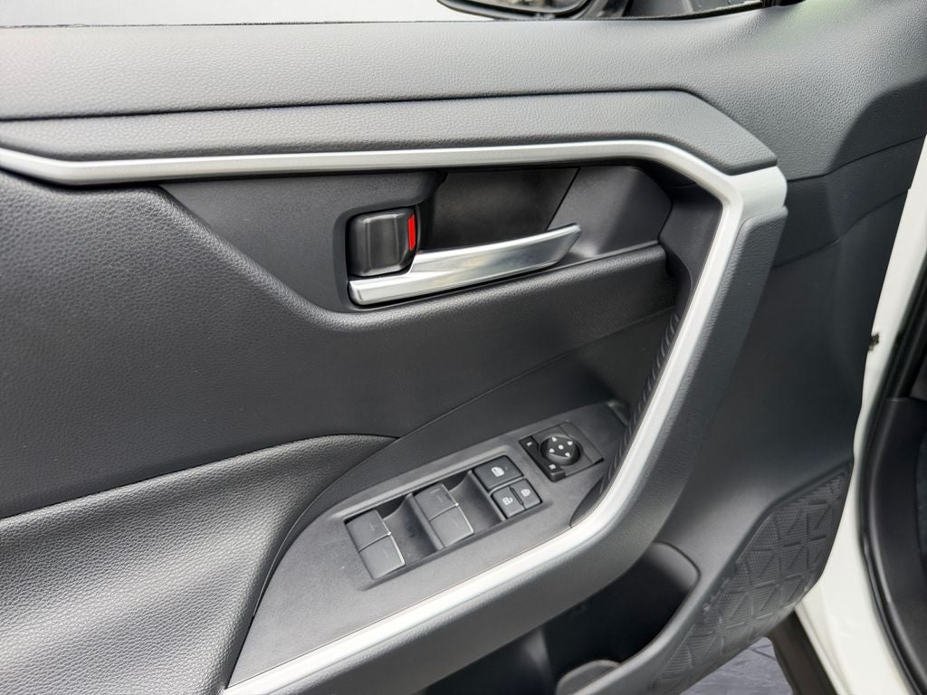 2024 Toyota RAV4 Hybrid XLE / One Owner