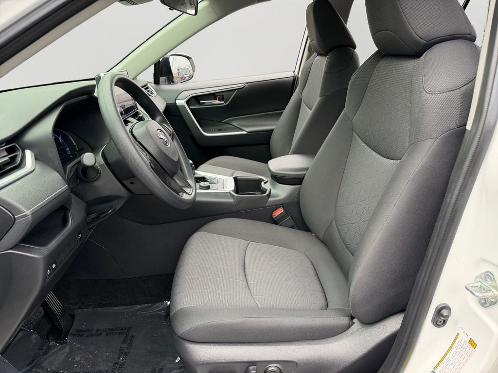 2024 Toyota RAV4 Hybrid XLE / One Owner