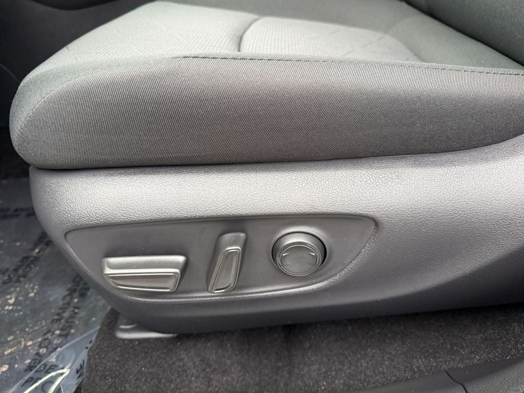 2024 Toyota RAV4 Hybrid XLE / One Owner