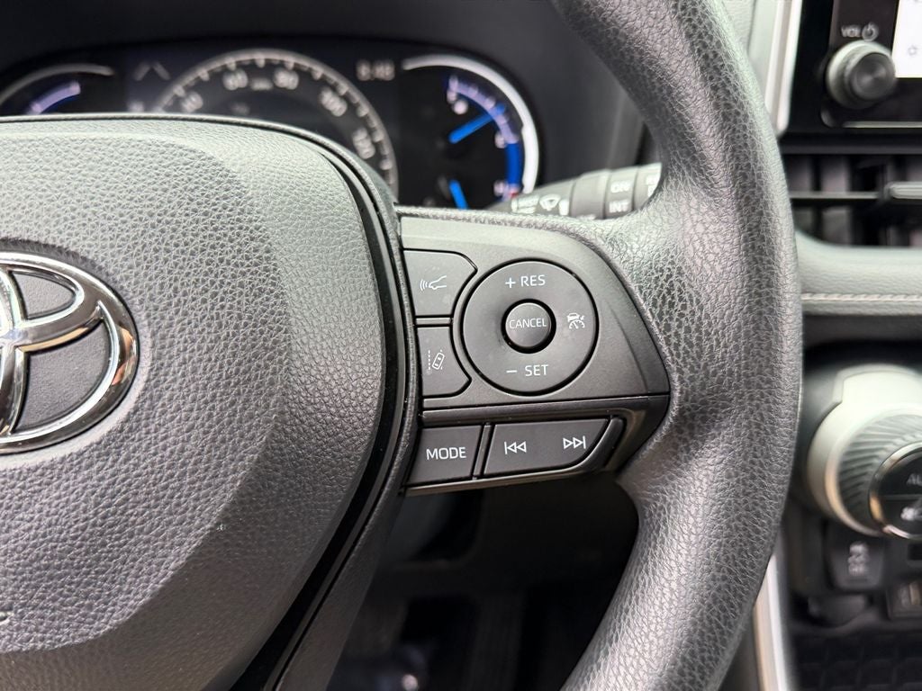 2024 Toyota RAV4 Hybrid XLE / One Owner