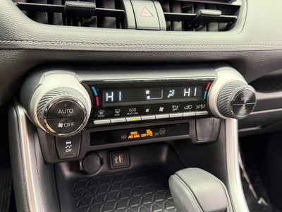 2024 Toyota RAV4 Hybrid XLE / One Owner