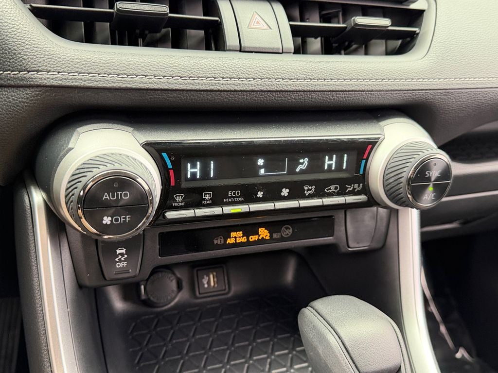 2024 Toyota RAV4 Hybrid XLE / One Owner