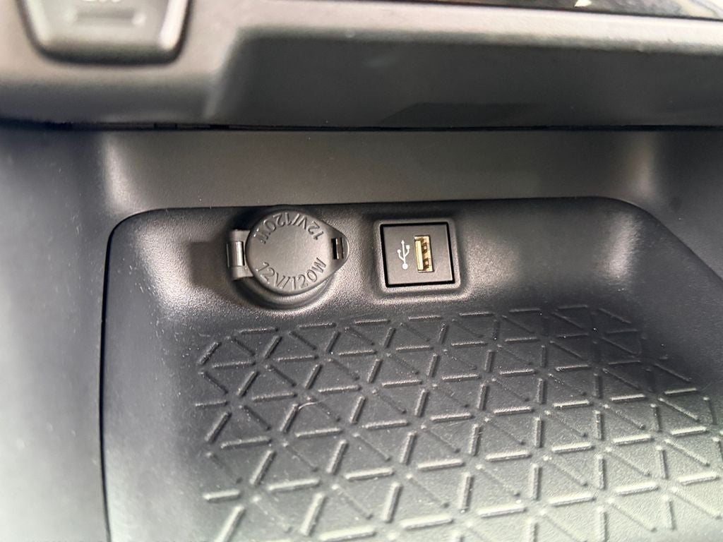 2024 Toyota RAV4 Hybrid XLE / One Owner