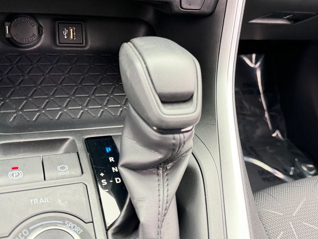 2024 Toyota RAV4 Hybrid XLE / One Owner