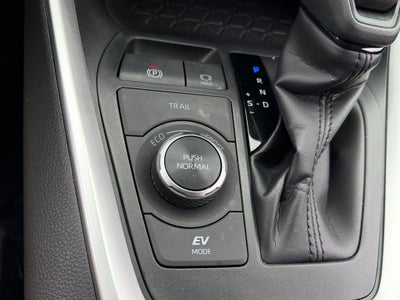 2024 Toyota RAV4 Hybrid XLE / One Owner