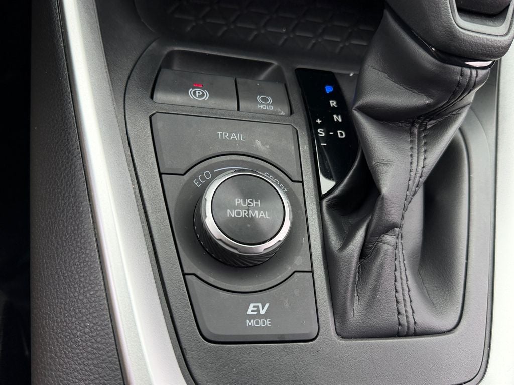 2024 Toyota RAV4 Hybrid XLE / One Owner