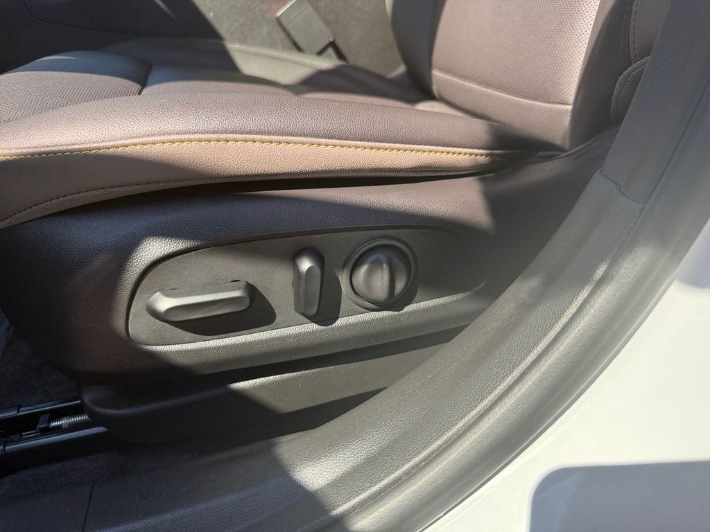 2025 Chevrolet Trax ACTIV / One Owner