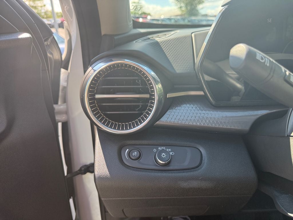 2025 Chevrolet Trax ACTIV / One Owner