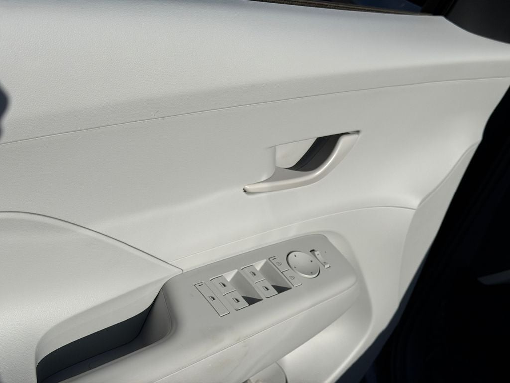 2025 Hyundai Kona SEL / One Owner /