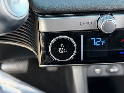 2024 Hyundai IONIQ 5 SE / One Owner / Long Range