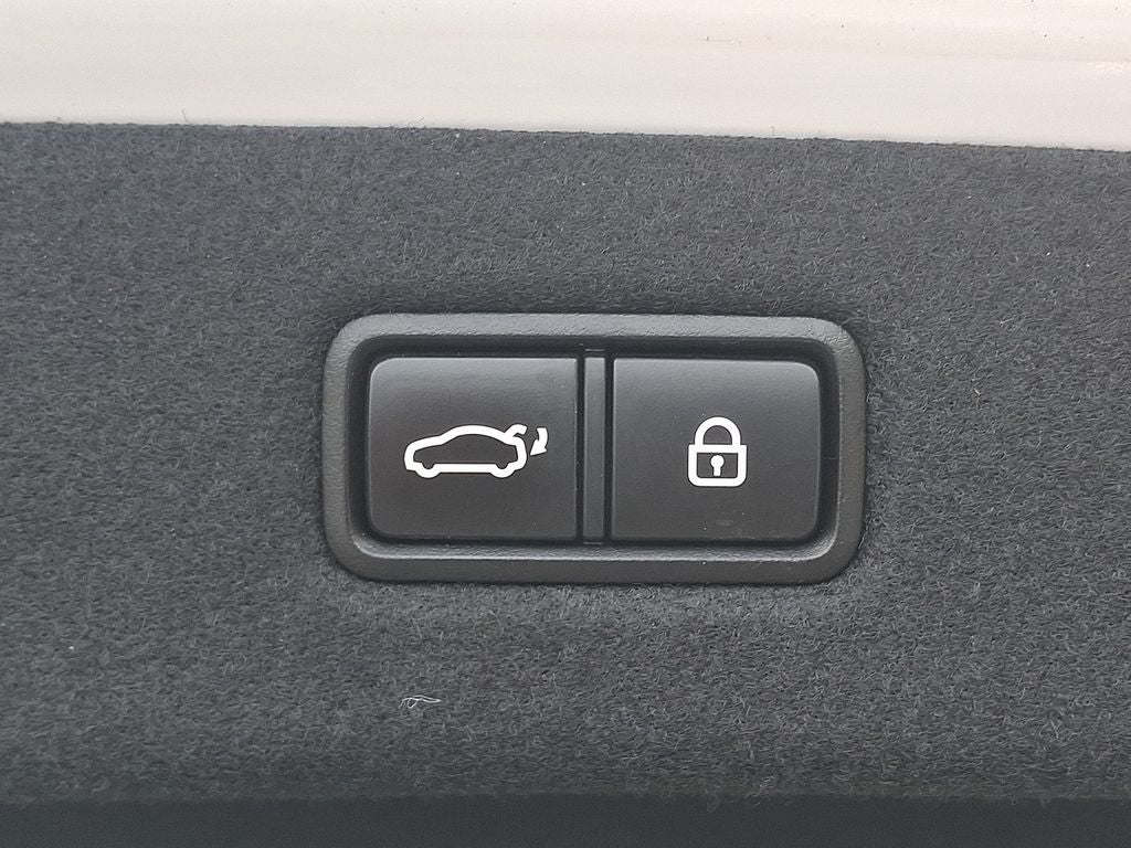 2017 Genesis G90 3.3T Premium / One Owner