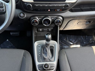 2025 Hyundai Venue SEL / One Owner
