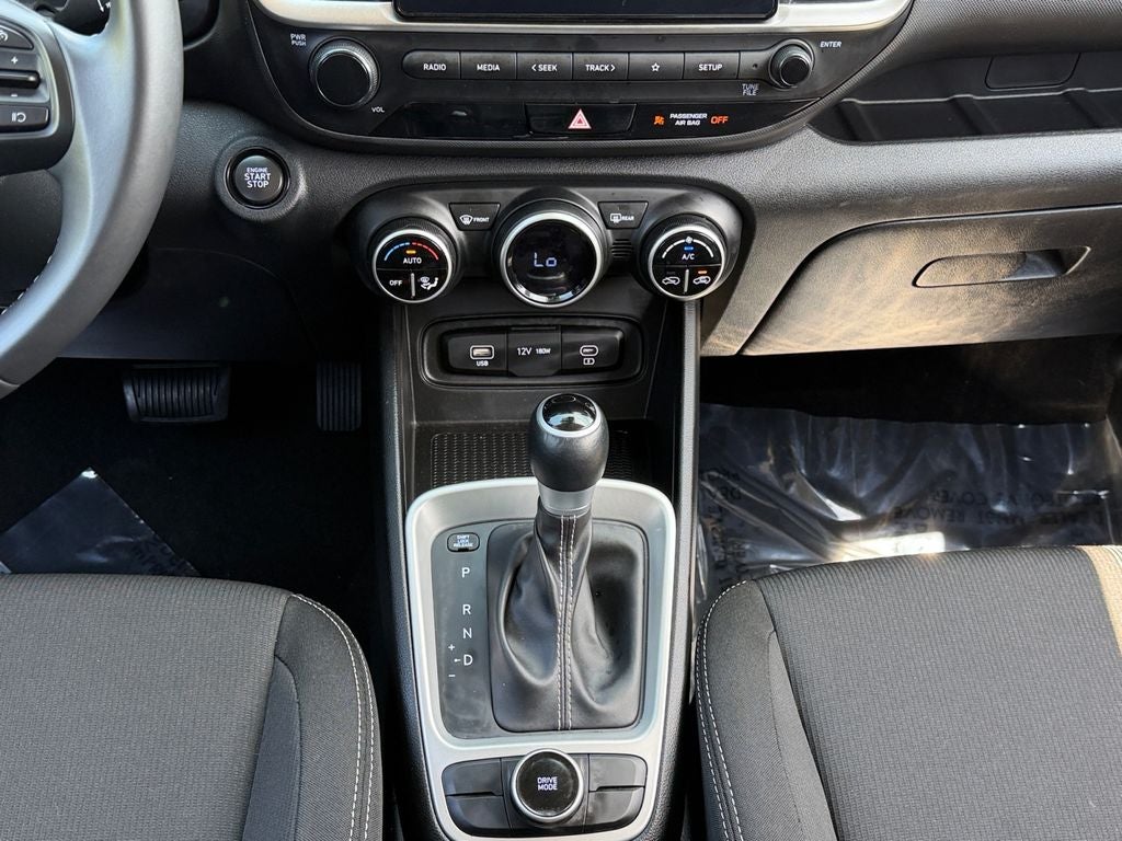 2025 Hyundai Venue SEL / One Owner