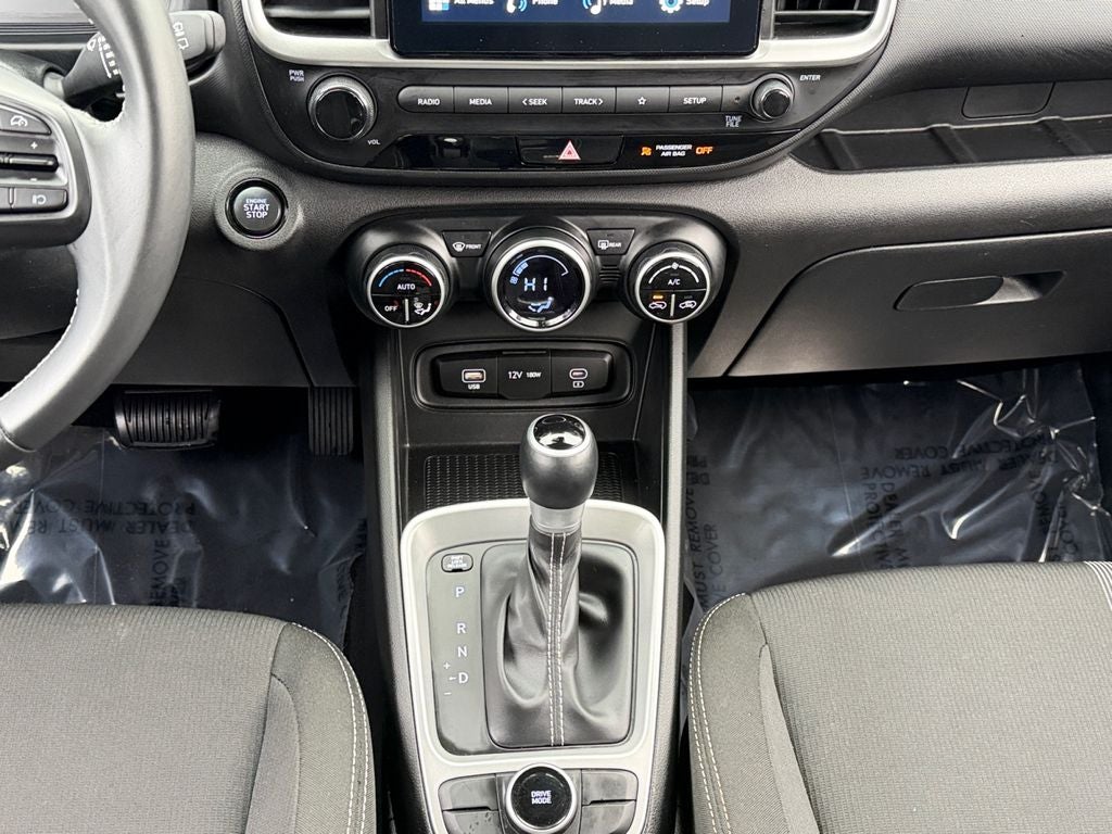 2025 Hyundai Venue SEL / One Owner