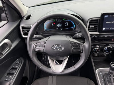 2025 Hyundai Venue SEL / One Owner