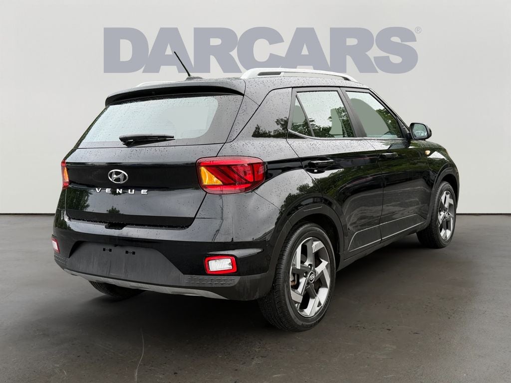 2025 Hyundai Venue SEL / One Owner