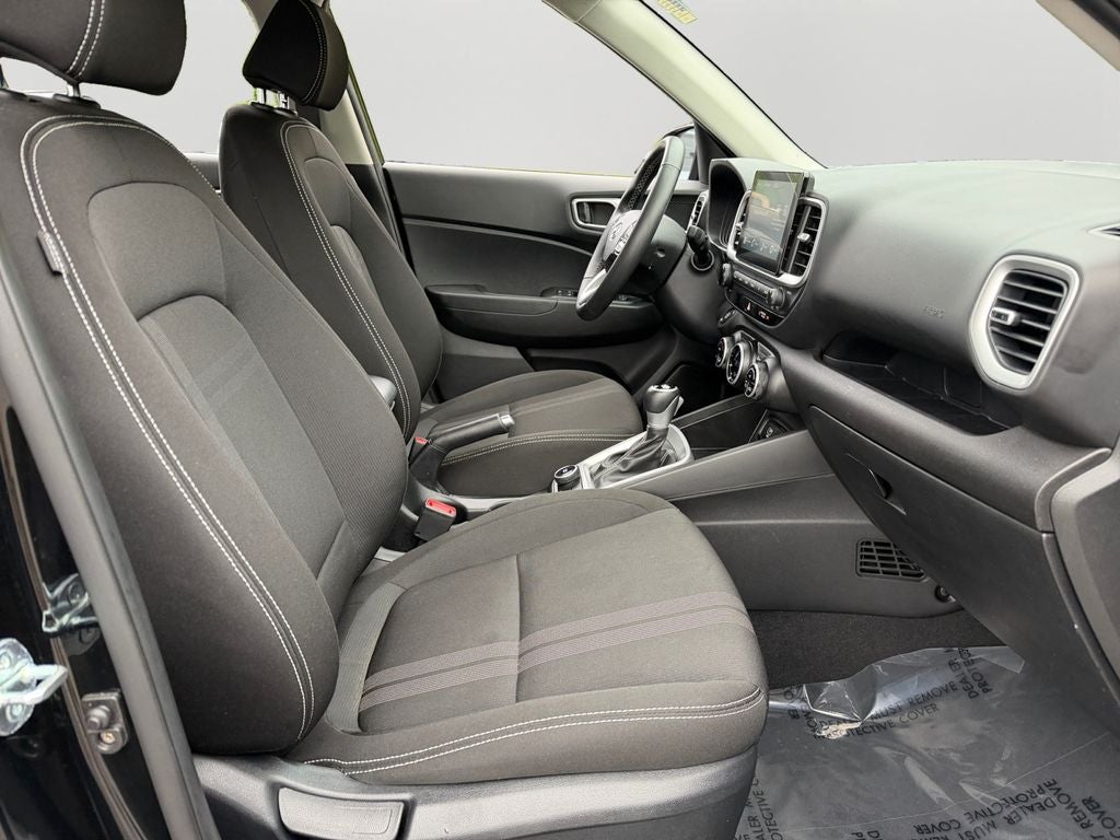 2025 Hyundai Venue SEL / One Owner