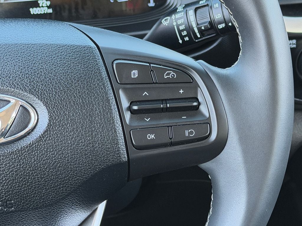 2025 Hyundai Venue SEL / One Owner /