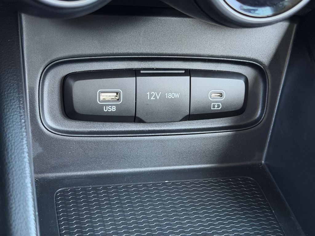 2025 Hyundai Venue SEL / One Owner /