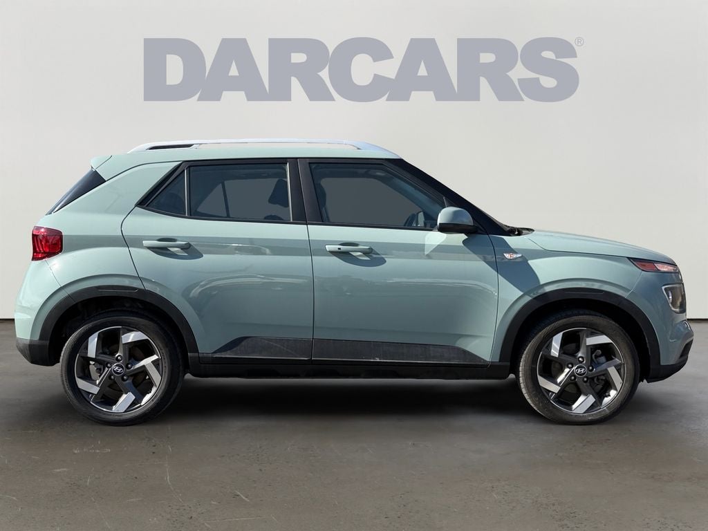 2025 Hyundai Venue SEL / One Owner /