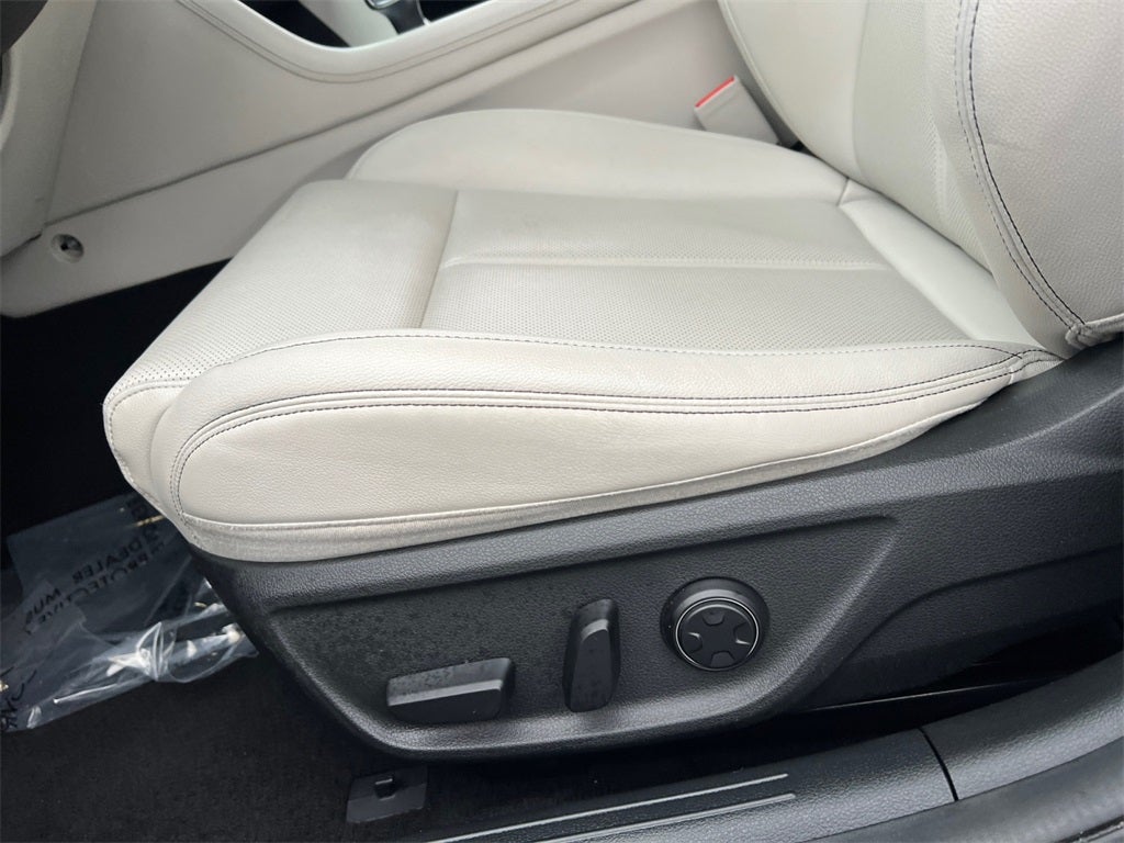 2024 Genesis G70 2.5T One Owner / AWD / New Brakes