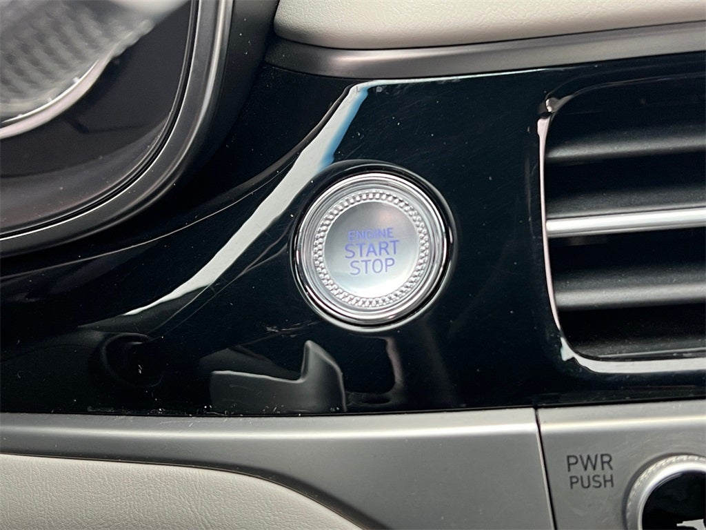 2024 Genesis G70 2.5T One Owner / AWD / New Brakes