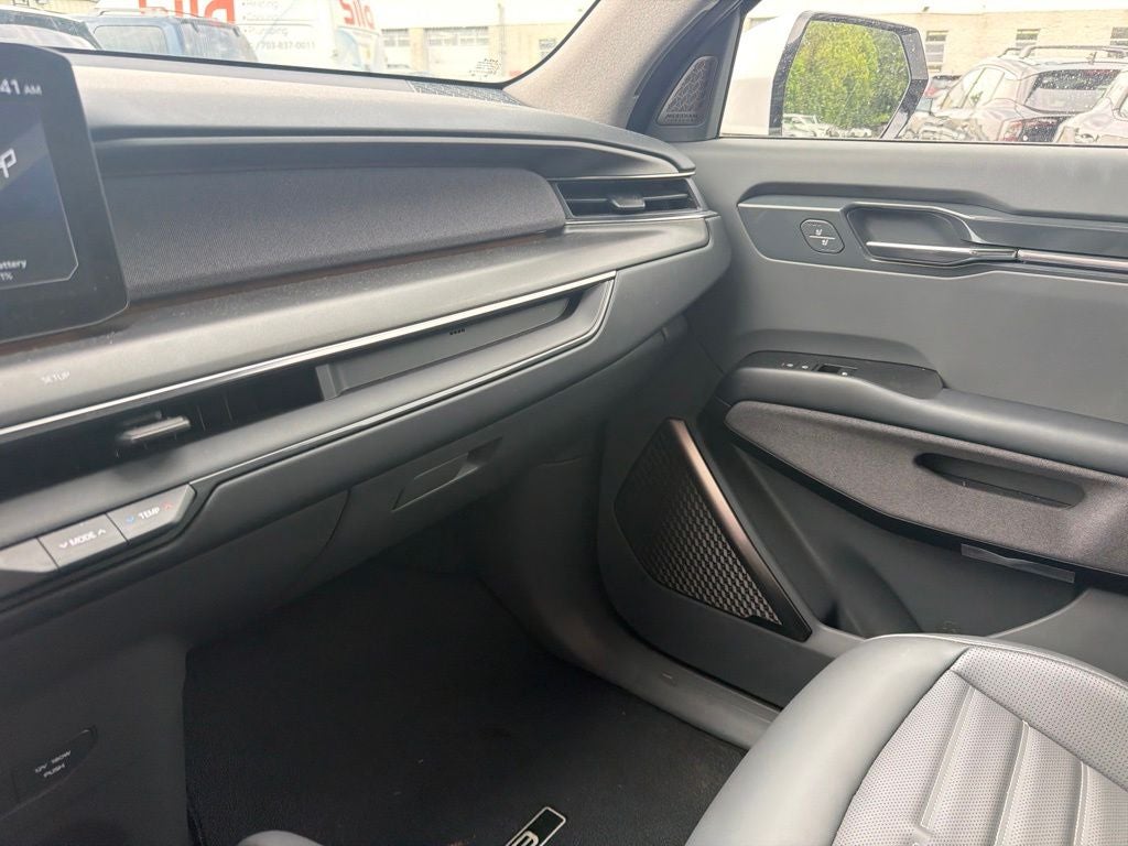 2024 Kia EV9 Land / One Owner