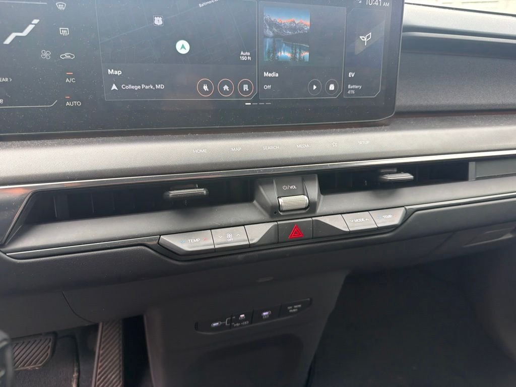 2024 Kia EV9 Land / One Owner