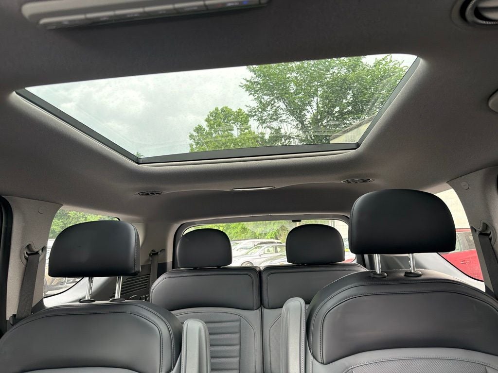 2024 Kia EV9 Land / One Owner