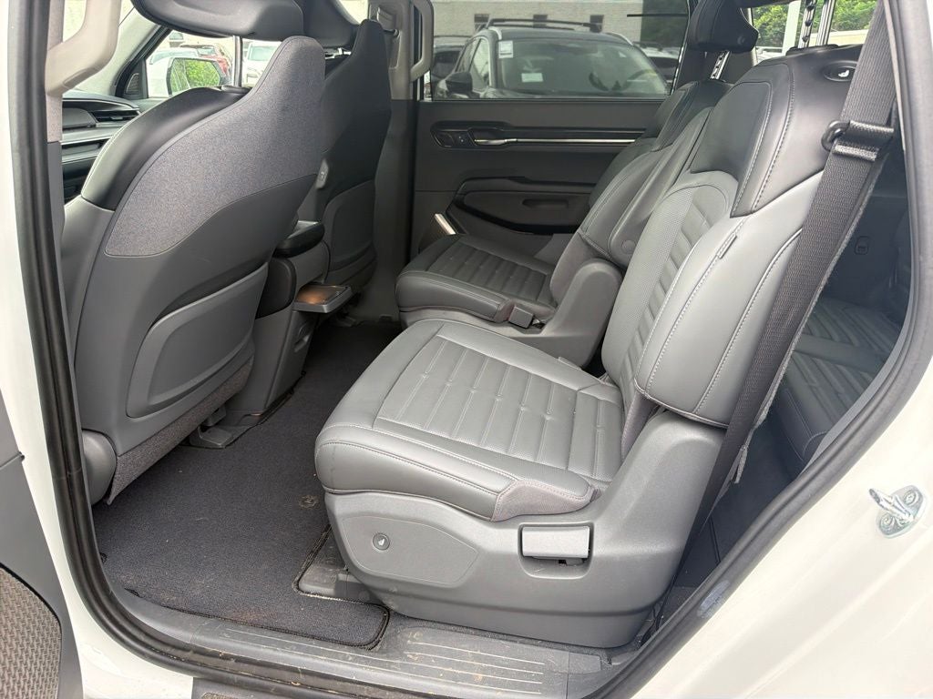 2024 Kia EV9 Land / One Owner
