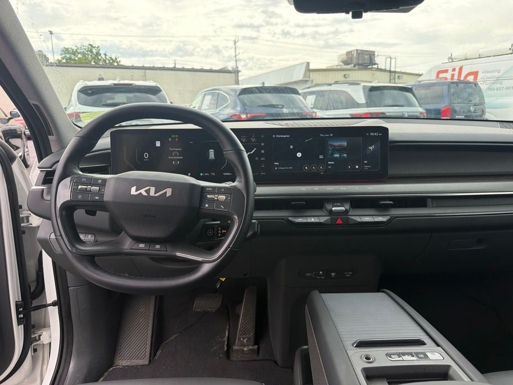 2024 Kia EV9 Land / One Owner