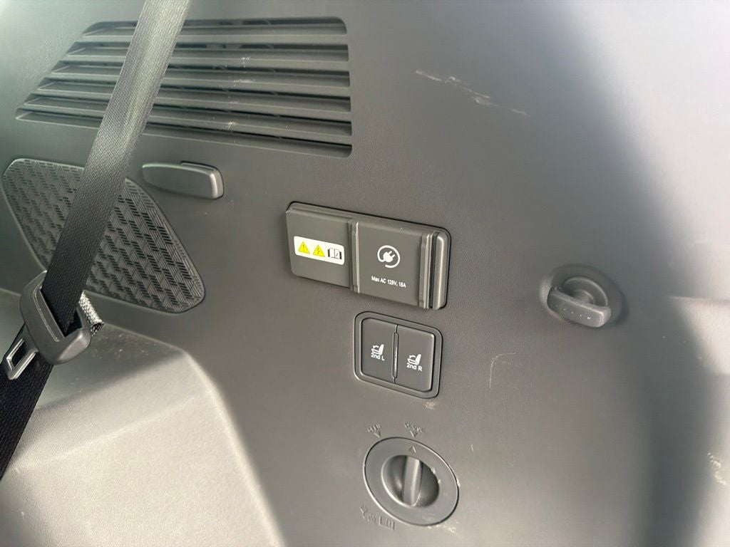 2024 Kia EV9 Land / One Owner