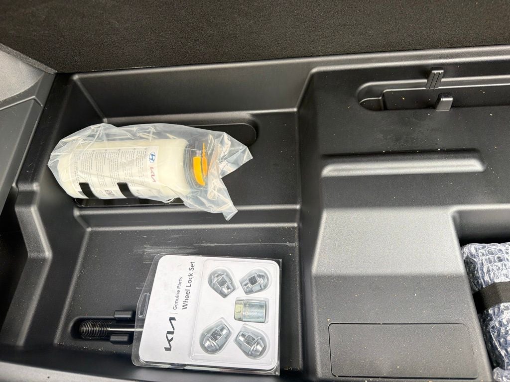 2024 Kia EV9 Land / One Owner