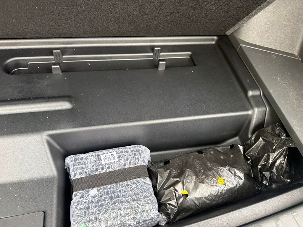 2024 Kia EV9 Land / One Owner